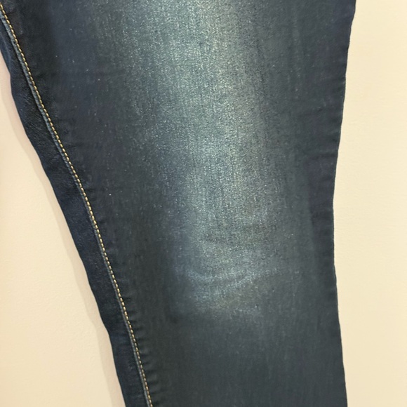Levi's Women's Dark Blue Jeans (20M) - Picture 10 of 12